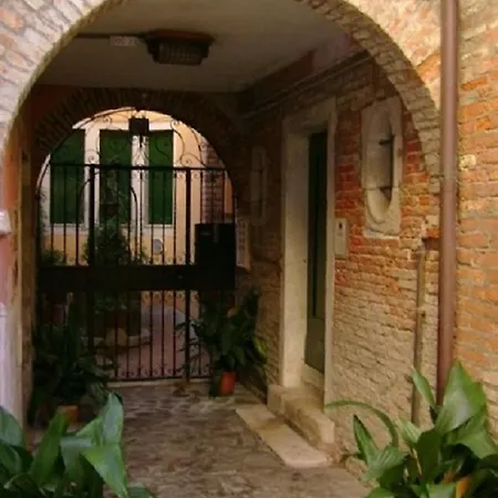 San Barnaba Artist'S District House-3